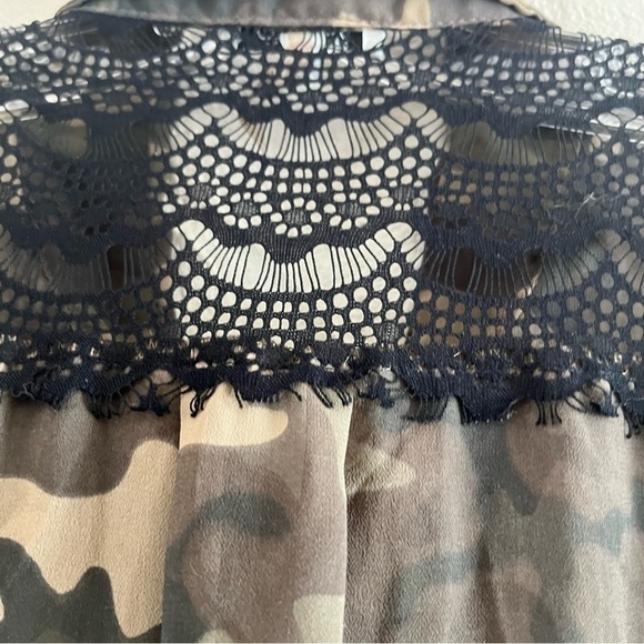BUFFALO David Bitton Sleeveless Camouflage Blouse Size Large - Picture 5 of 7